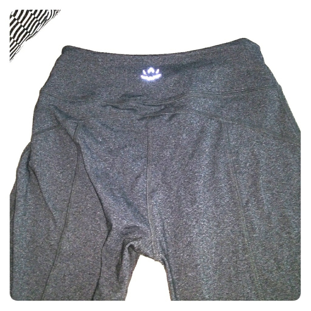 Beyond Yoga Charcoal Gray  ankle length leggings
